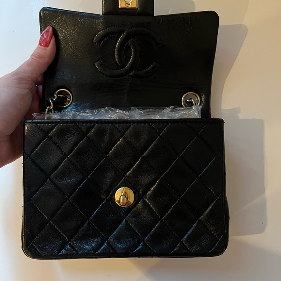 Vintage Classic Chanel Mini Square Flap Black with Gold Hardware - Picture 5 of 17